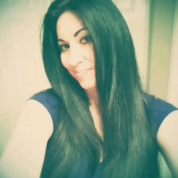 Profile Picture of Christine Sustaita (@christinesustai) on Poshmark