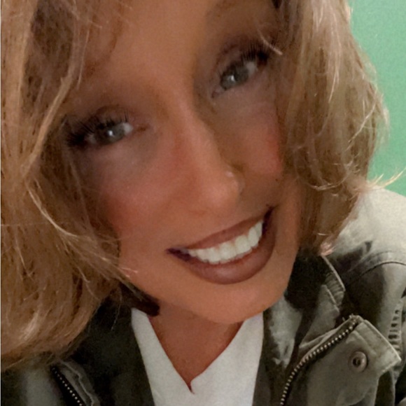 Profile Picture of Annette Barrella (@abarrella1) on Poshmark