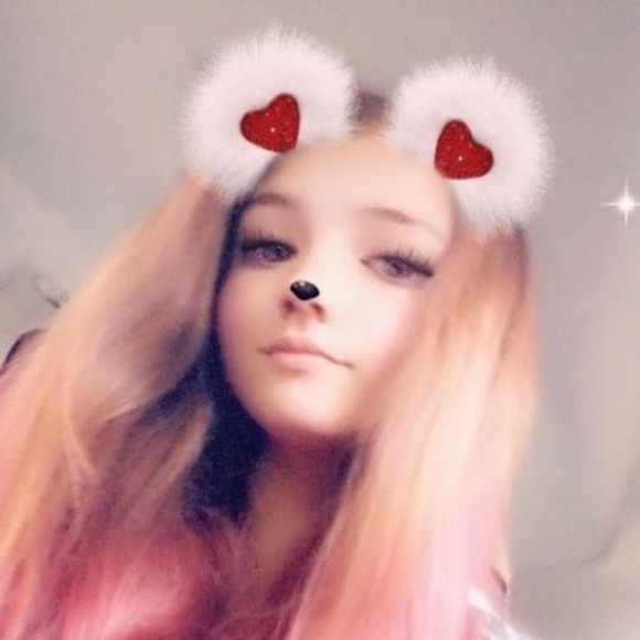 Profile Picture of Lenzy Keirnan (@lenzykeirnan) on Poshmark