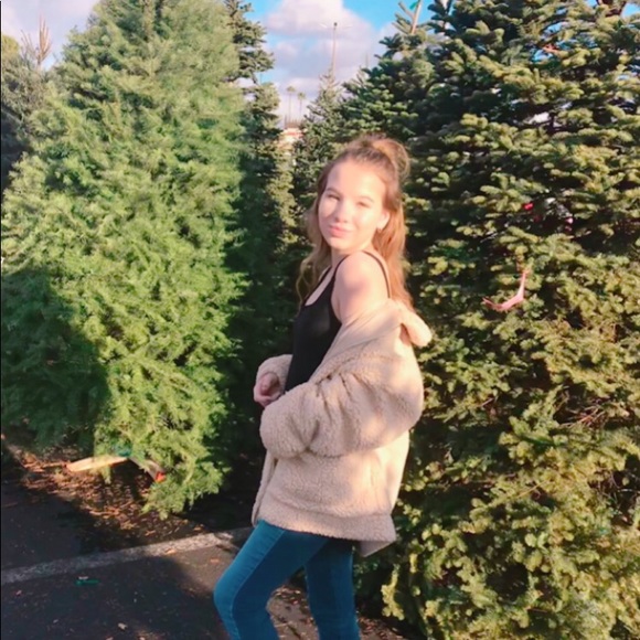 Profile Picture of Ava Stevenson (@ava_stevenson) on Poshmark