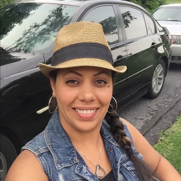 Profile Picture of Ashley Sease (@asease20) on Poshmark