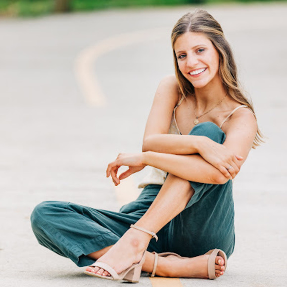 Profile Picture of Abigail Woznicki (@abigailwoznicki) on Poshmark