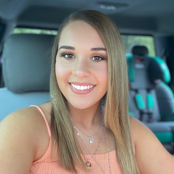 Profile Picture of Haley Beesley (@hhaught2) on Poshmark