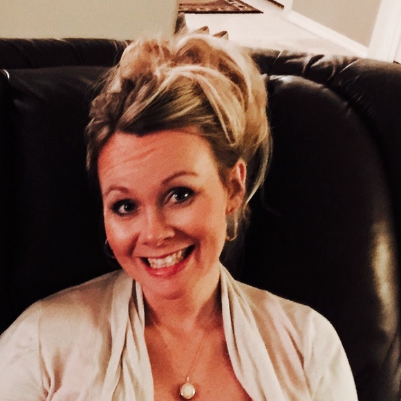 Profile Picture of Tiffany Mcinnes (@tiffanydenese) on Poshmark