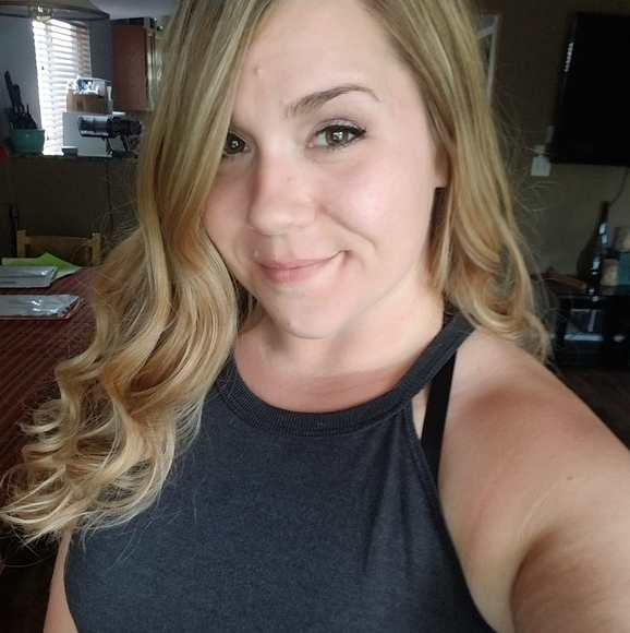 Profile Picture of Jessica Gnaster (@jess51887) on Poshmark