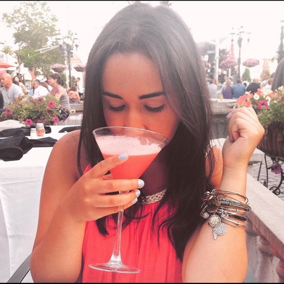 Profile Picture of Amber Moukhtarian (@ambermmarie) on Poshmark