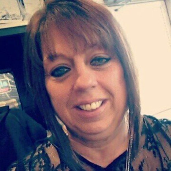 Profile Picture of Linda Schimmel (@lindaschimmel) on Poshmark