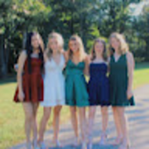 Profile Picture of Emma Walman (@emmawalman) on Poshmark