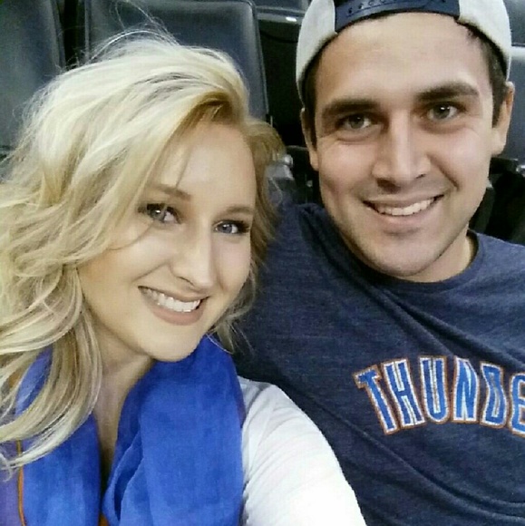 Profile Picture of Candice Thompson (@ct81515) on Poshmark