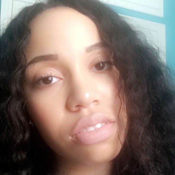 Profile Picture of Danyell Smith (@danyellwilson1) on Poshmark