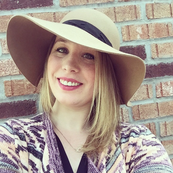 Profile Picture of Sarah Pickell (@sarah_pickles22) on Poshmark