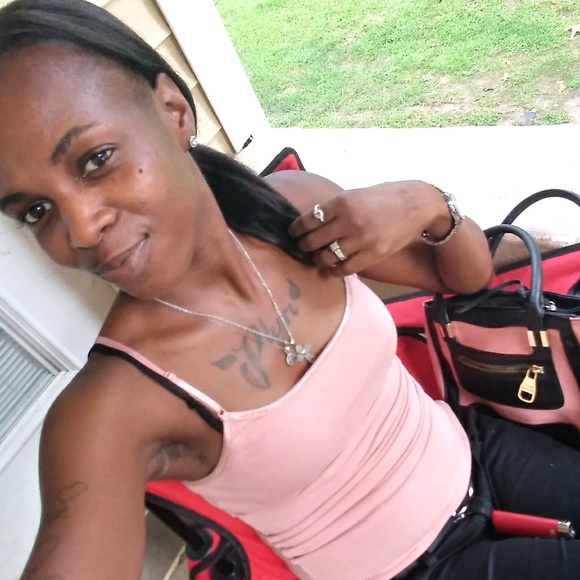 Profile Picture of Dominique Wade (@wadeblessed27) on Poshmark