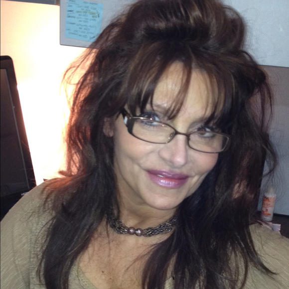 Profile Picture of Loretta Aranibar (@lorimarcol) on Poshmark