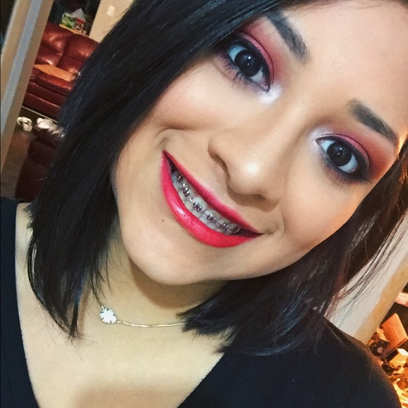 Profile Picture of Paula Morales (@paulamrls) on Poshmark