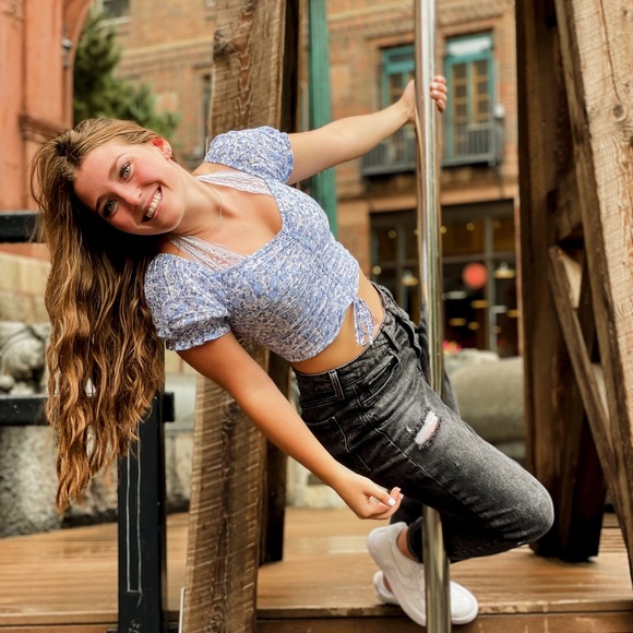 Profile Picture of Kennedy Winstead (@kenniwinstead22) on Poshmark