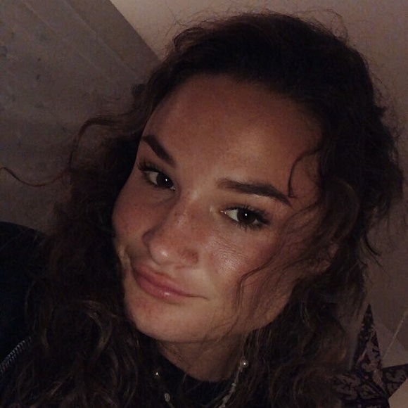 Profile Picture of Abby Fulop (@abbyfulop) on Poshmark