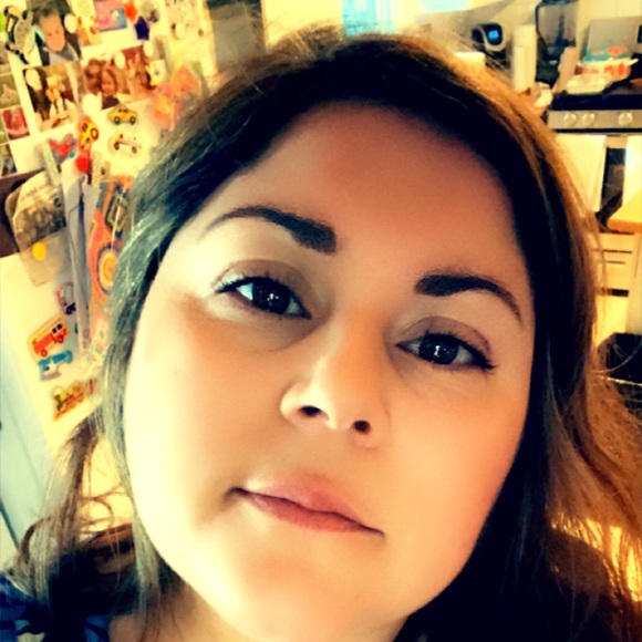 Profile Picture of Natalie jean Vanderhoeven (@natavand) on Poshmark