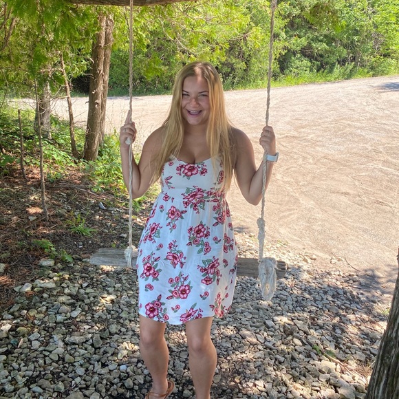 Profile Picture of Lydia Milhouse (@lydmil) on Poshmark