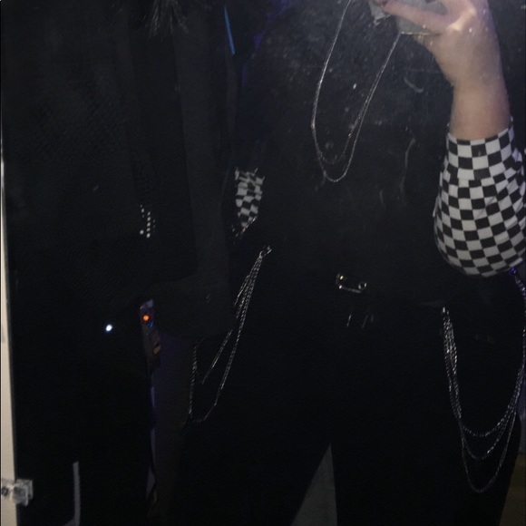 Profile Picture of Kat Hewetson (@katmustd1e) on Poshmark