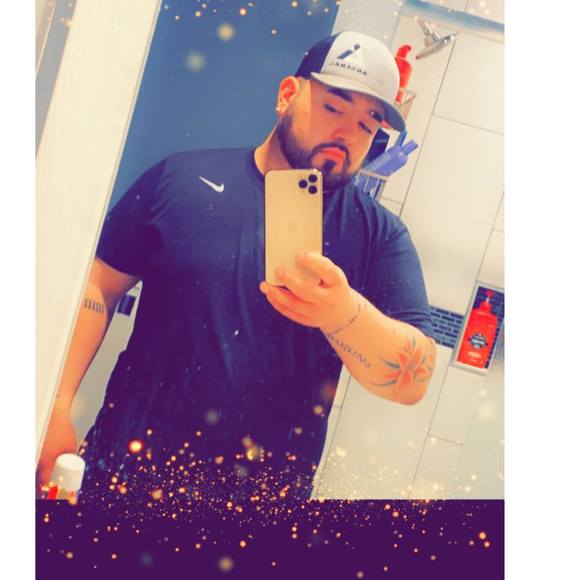 Profile Picture of Joshua Cagiano (@joshuacagiano) on Poshmark