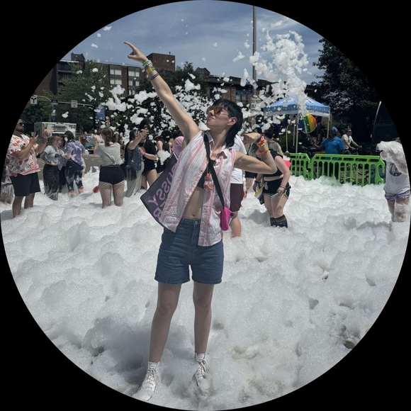 Profile Picture of Max Michael (@maxmiku444) on Poshmark