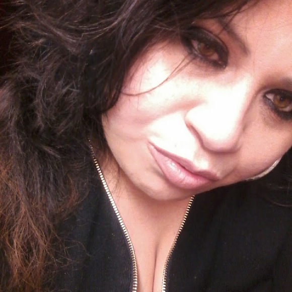 Profile Picture of Myrna Garza (@myrnagarza968) on Poshmark