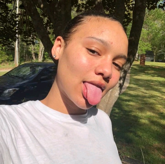 Brianna Roseberry - Poshmark Profile Picture of Brianna Roseberry (@bjroseberry1228) on Poshmark