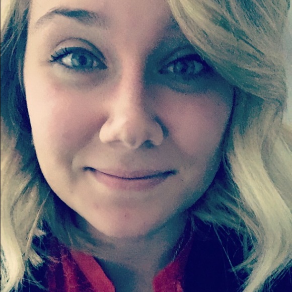 Profile Picture of Lacey Westbrook (@laceywestbrook) on Poshmark