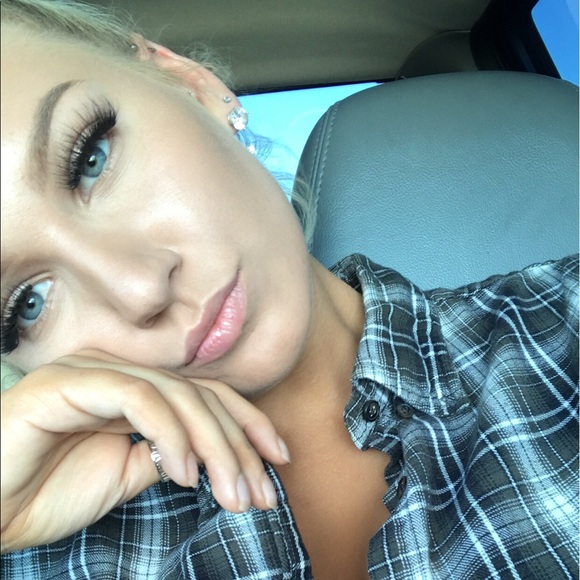 Profile Picture of Sarah Stipek (@sarahstipek) on Poshmark
