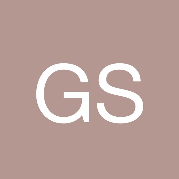 Profile Picture of Gloria Skiles (@shermanetrenace) on Poshmark