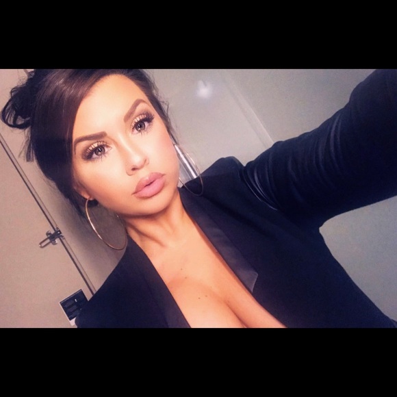 Profile Picture of Casey Thornton (@caseyalex116) on Poshmark