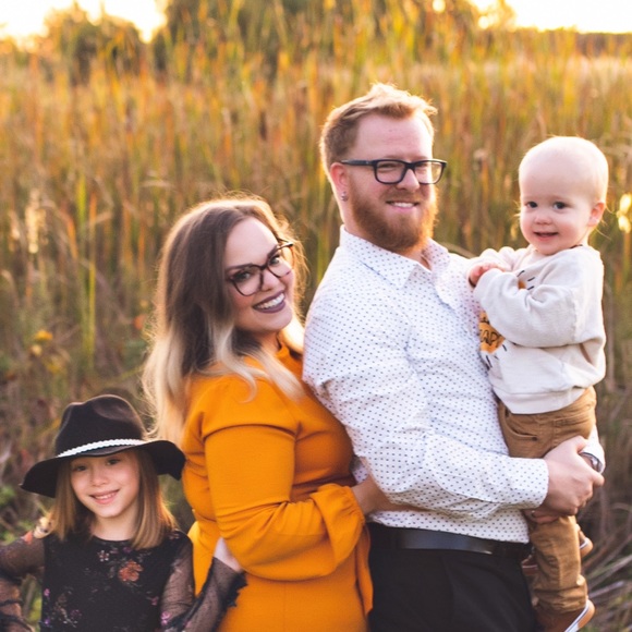 Renee Woodliff - Poshmark Profile Picture of Renee Woodliff (@romeowhiskey) on Poshmark