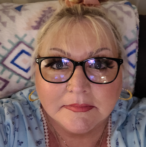 Profile Picture of Beverly Johnson (@bobbev1957) on Poshmark