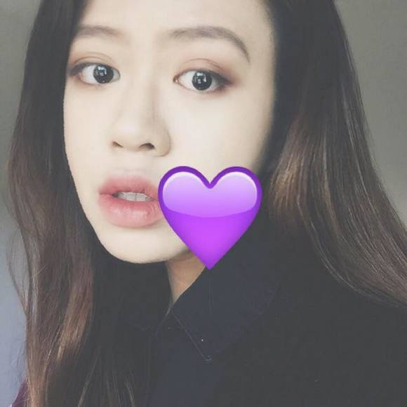 Profile Picture of Zoey Zhang (@981011) on Poshmark