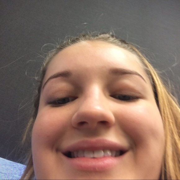 Profile Picture of Izzy Tiesler (@izzytiesler6) on Poshmark