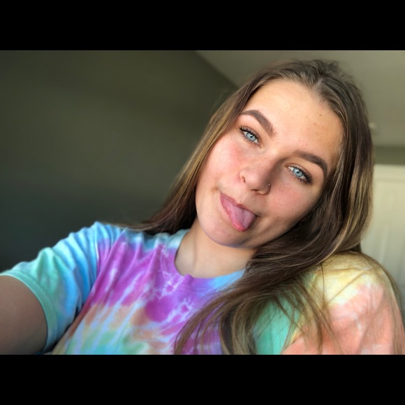 Profile Picture of Emily Gibbs (@emilygibbs06) on Poshmark