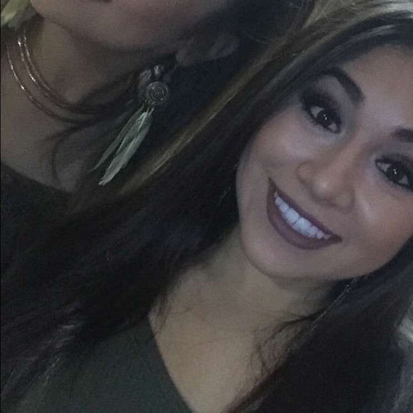 Profile Picture of Arely Sanchez (@arelysz) on Poshmark