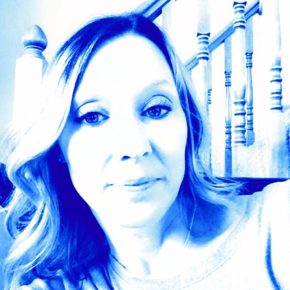 Profile Picture of Bobbie Carter (@bobbiej1977) on Poshmark