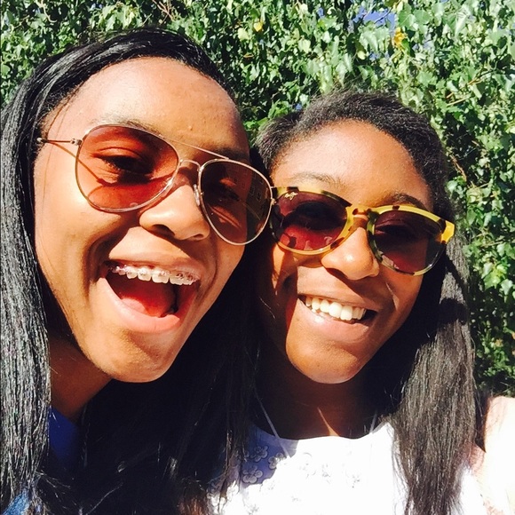 Profile Picture of Hannah Davies (@hdbookworm12) on Poshmark