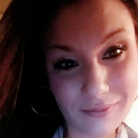 Profile Picture of Allison Bowling (@allisonnmarie69) on Poshmark