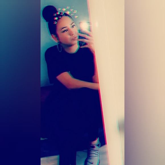 Profile Picture of Lazette Garza (@lazette12) on Poshmark