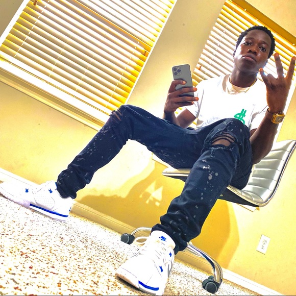 Profile Picture of Obinna Awusaku (@obinnaawusaku) on Poshmark