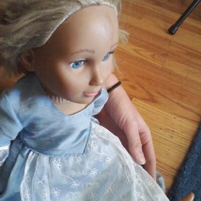 Profile Picture of Alice Moylan (@alliewonders) on Twitter