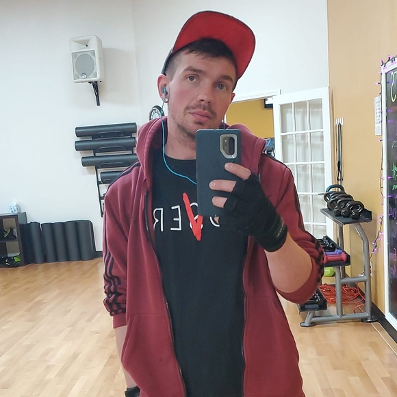 Profile Picture of Derek Schwartz (@zohaku) on Poshmark