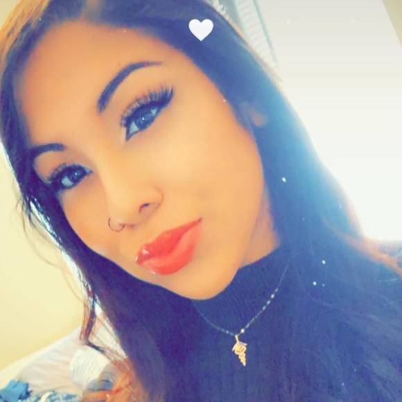 Profile Picture of Adriana Broadnax (@cbroadnax96) on Poshmark