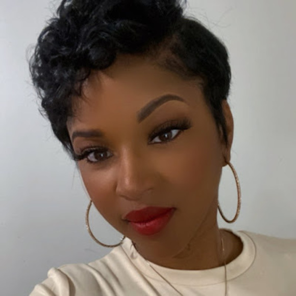 Profile Picture of Jameshia Nettles (@jameshianettles) on Poshmark
