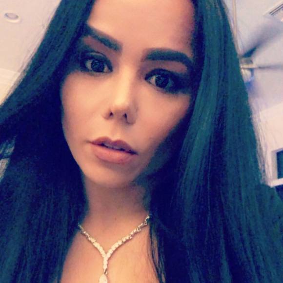 Profile Picture of Raquel Silva (@raquelh21) on Poshmark