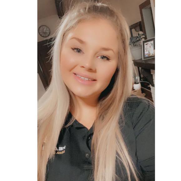 Profile Picture of Jenee Broussard (@jeneebrou) on Poshmark