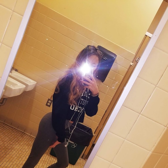 Profile Picture of Kaylea Neupauer (@neupauerk) on Poshmark