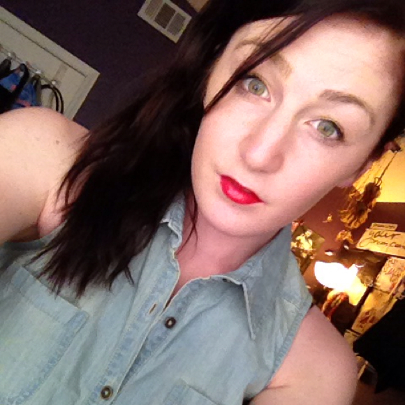 Profile Picture of Carly Estelle (@skankingskele) on Poshmark